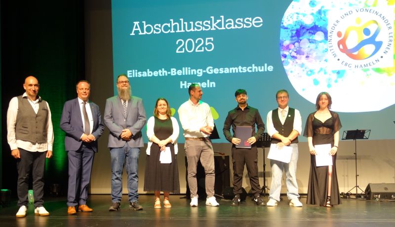685e7418a35d06.74644371_Entlassung Bestenehrung.JPG